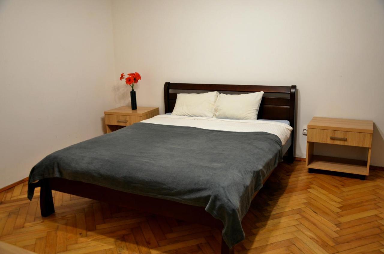 Brand New Apartment In City Center Lviv Luaran gambar